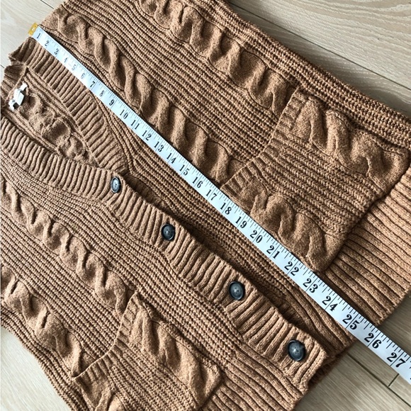 American Eagle Outfitters Cable Knit Oversized Cadigan in Camel Size XS - Picture 11 of 11